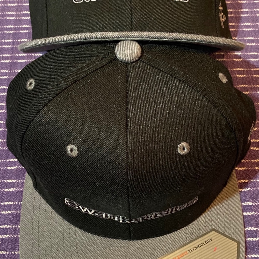 Premium snap back hat - Picture 2 of 3
